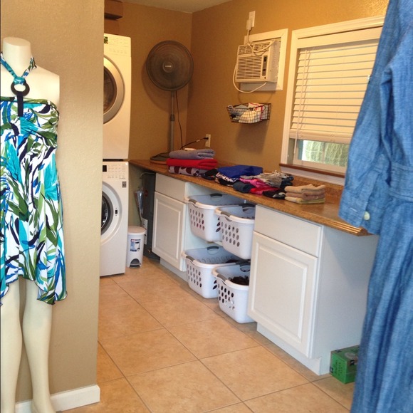 Welcome to MyPoshCloset! - Picture 2 of 3