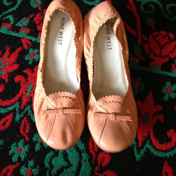 ⛔Traded⛔Super cute peach kitten heels. - Picture 2 of 4