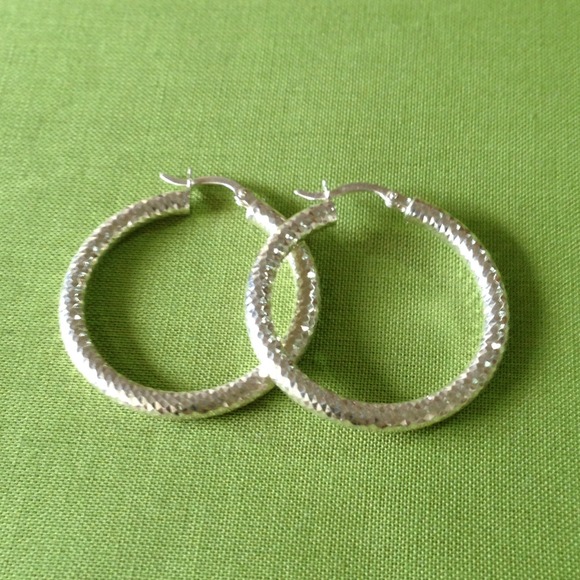 🌺Sold/bundled🌺Sterling Silver Hoop Earrings❤ - Picture 2 of 4