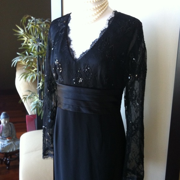 Exquisite Black Lace Formal. BNWOT - Picture 2 of 4