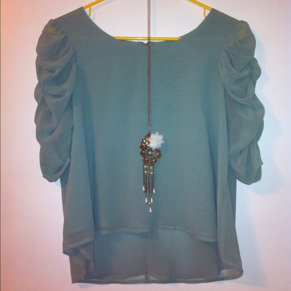 Forever 21 cute top with necklace! ⭐😍