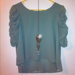 Forever 21 cute top with necklace! ⭐😍