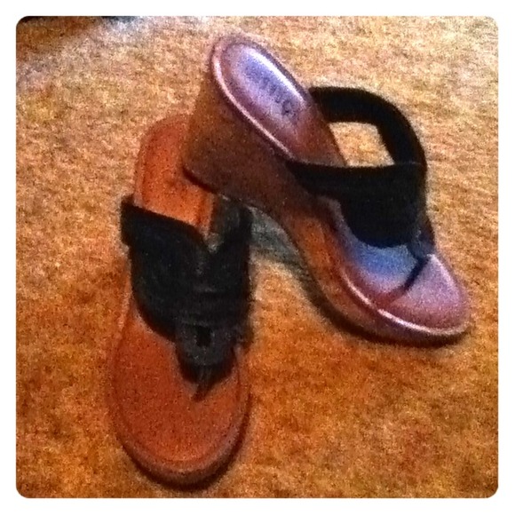 Wedge shoes