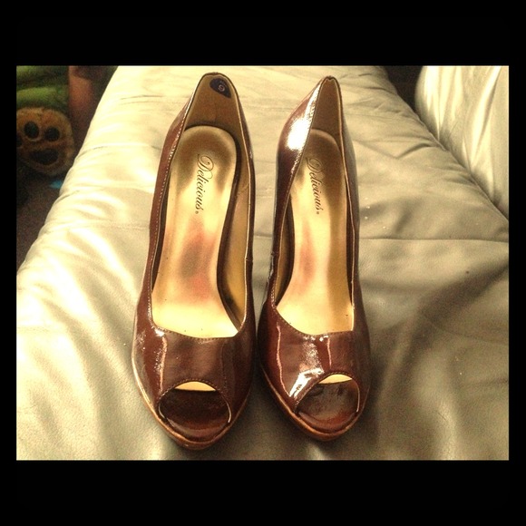Brown patent faux leather peep toe pumps