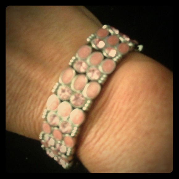 Cache'. Pink Mother of Pearl with Pink Sapphire
