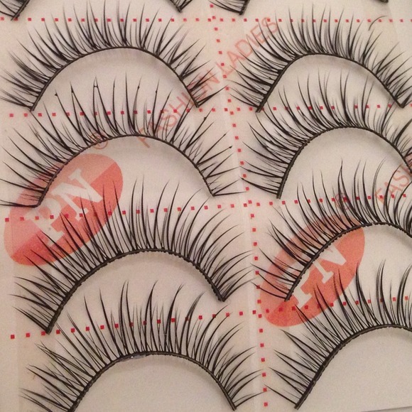 Fake eyelashes !!!