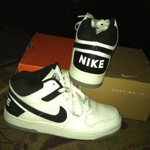 White on black Nike's@@@@ reduced.    Hold