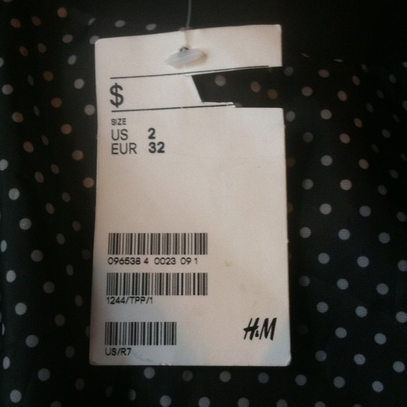 H&M black coat. Size 2 - Picture 2 of 2