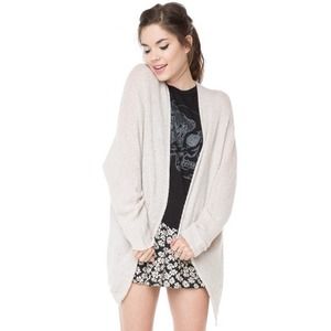 LOOKING FOR BRANDY MELVILLE OVERSIZED CARDIGAN