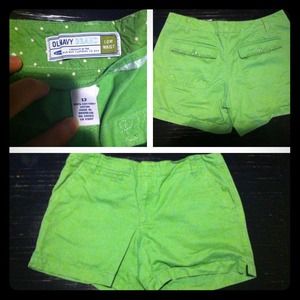 NWOT- Green burmuda shorts