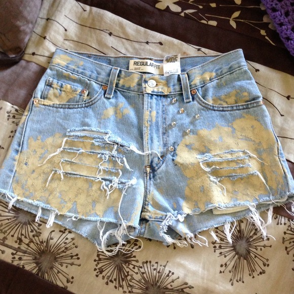 📍REDUCED📍 High waited Levi's shorts 💛