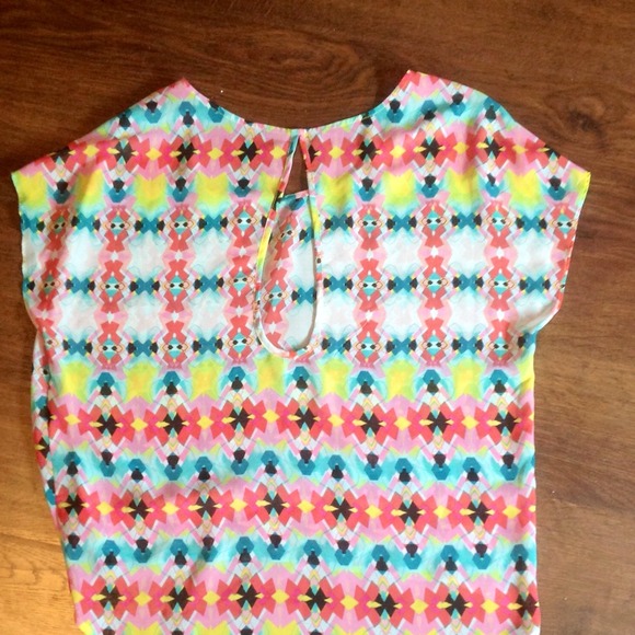 BUNDLED! Sheer printed hi low top - Picture 2 of 3