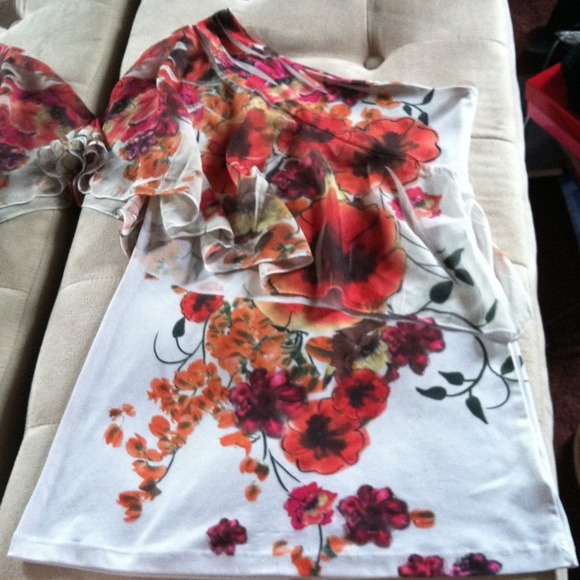💐Floral one shoulder shirt💐