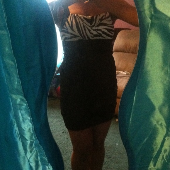 Black zebra dress. - Picture 3 of 3