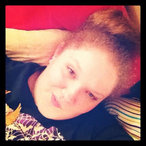 😄😍😘😜😋😻MEET YOUR SELLER👠👛🎀💙💜💚❤💗💕💖💋 - Picture 1 of 2
