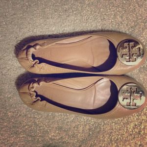 Tory burch flats with gold hardware