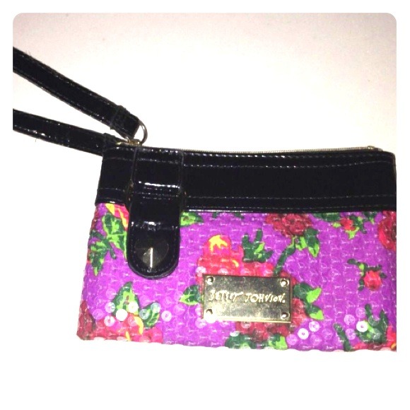 ❌SOLD❌Betsey johnson wristlet wallet