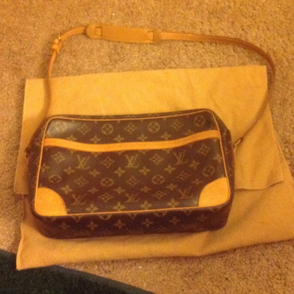 RESERVED 💯Authentic LV