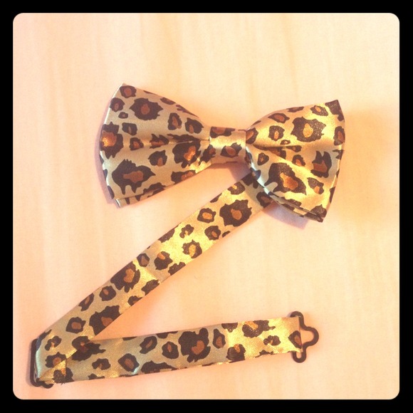 Cheetah bow tie