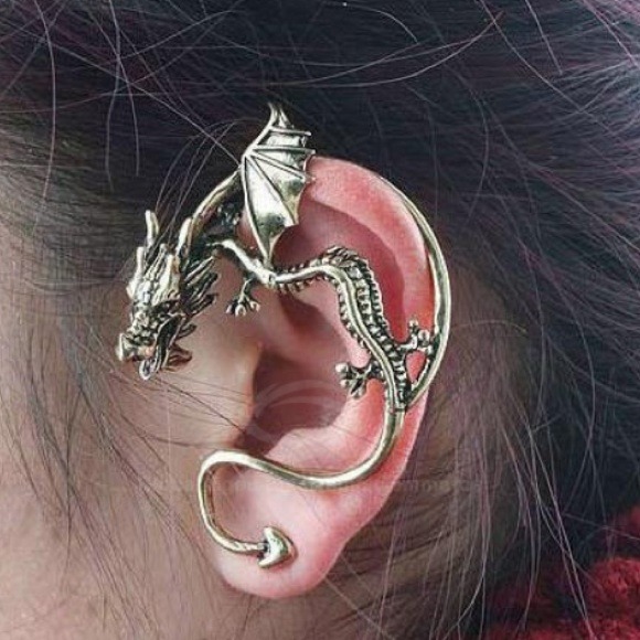 (TRADED) Cool dragon earring