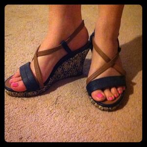 💢Bundle💢white and gold & Blue and brown wedges