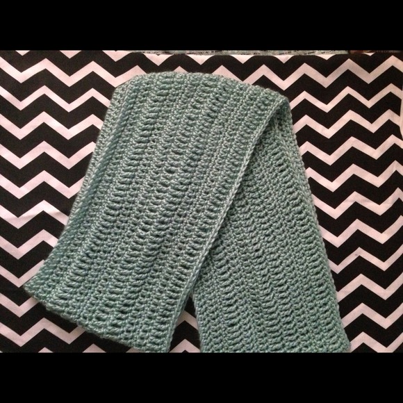 🚫Sold/Traded🚫 Handmade crochet infinity scarf!🚫 - Picture 2 of 3