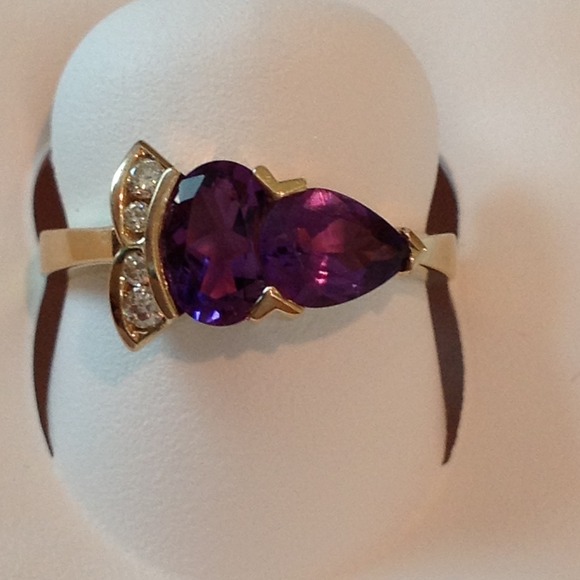 14 Kt Oval and Pear Shape Amethyst Ring - Picture 2 of 3