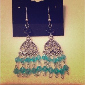 ⛔Sold locally⛔Handmade dangle earrings 🎀🌺🌹