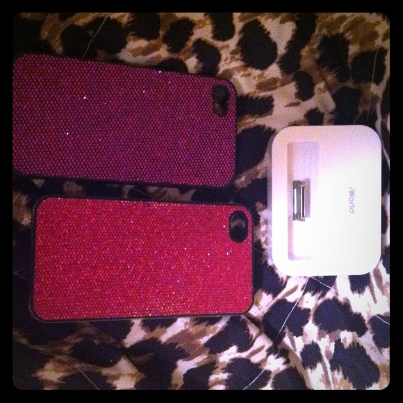 Two iPhone 4/4s cases w/ charging dock - Picture 1 of 1
