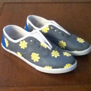 TRADE!! Custom shoes! 👟