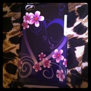 iPod 4 purple flower/heart case
