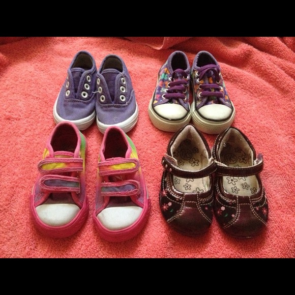 🚫Sold🚫Toddler girls size 5 shoes all brands