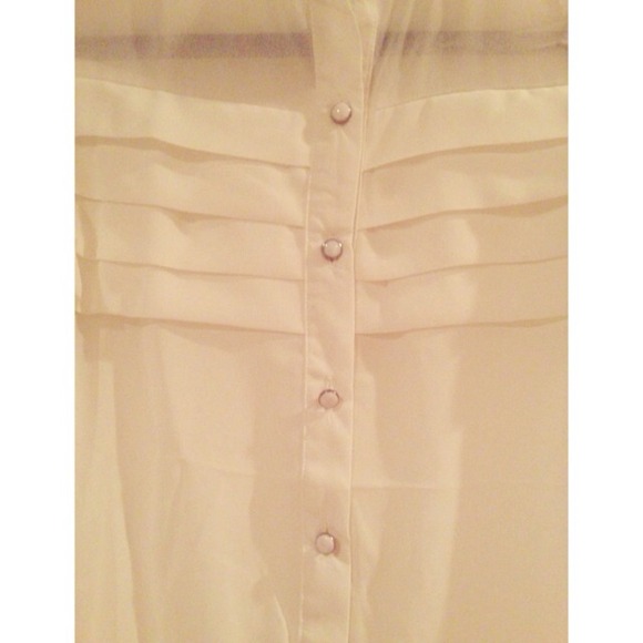 **SOLD in BUNDLE** Sleeveless Pleated Blouse - Picture 3 of 3