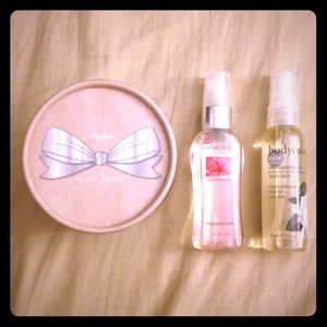 Perfume set and two bodycology mists SOLD