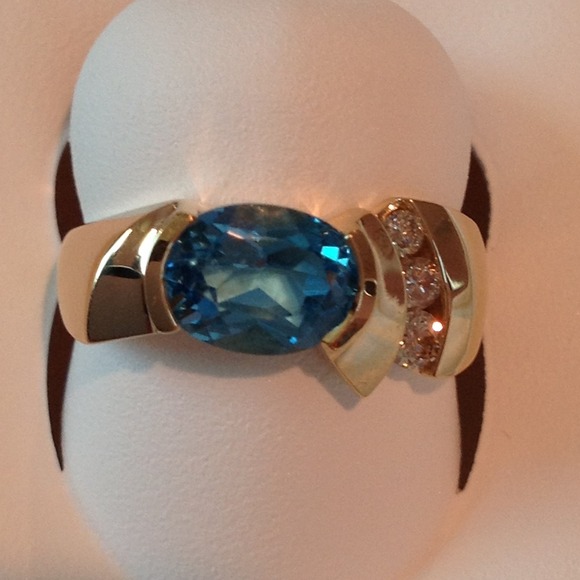 14 Kt Oval Swiss Blue Ring