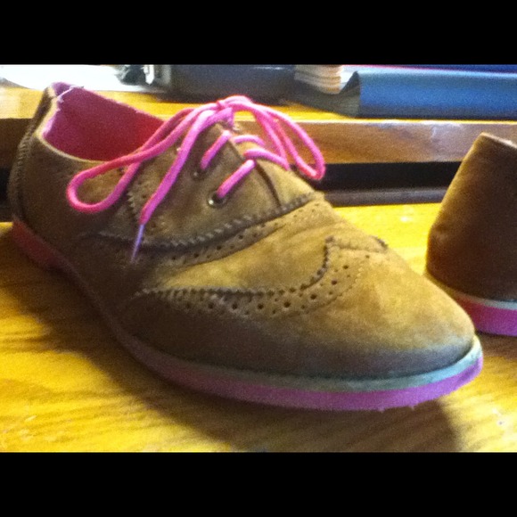 SOLD SOLD SOLD Hot pink and brown Oxfords - Picture 2 of 4