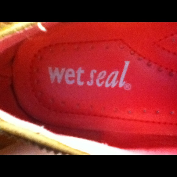 SOLD SOLD SOLD Hot pink and brown Oxfords - Picture 4 of 4