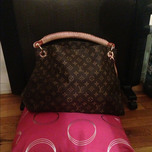 Louis Vuitton Artsy Bag