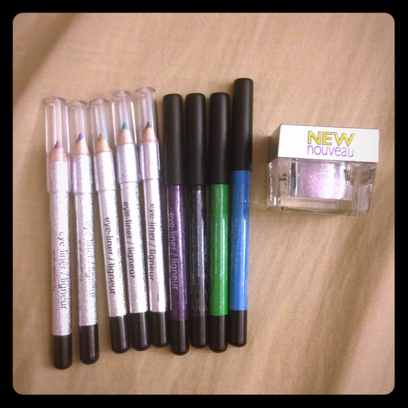 SOLD Mini eyeliners and glitter pod NEW