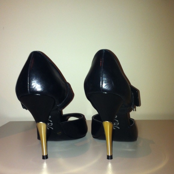 BCBG Paris peep-toe pumps - Picture 2 of 5