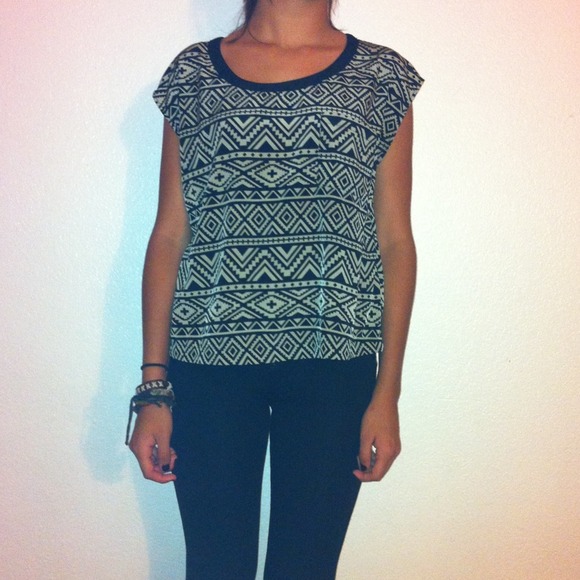 Aztec top - Picture 2 of 3