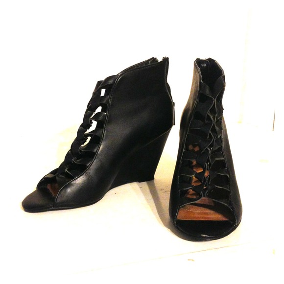 Kelsi Dagger Black Innis Wedges
