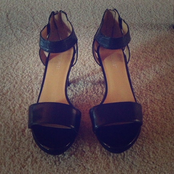 Nine West black leather heels