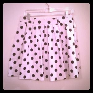 White & black polka dotted skirt (brand new)