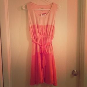 Sleeveless peach color block dress
