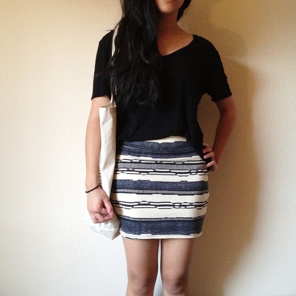 Silence + Noise graphic mini skirt - Picture 2 of 4