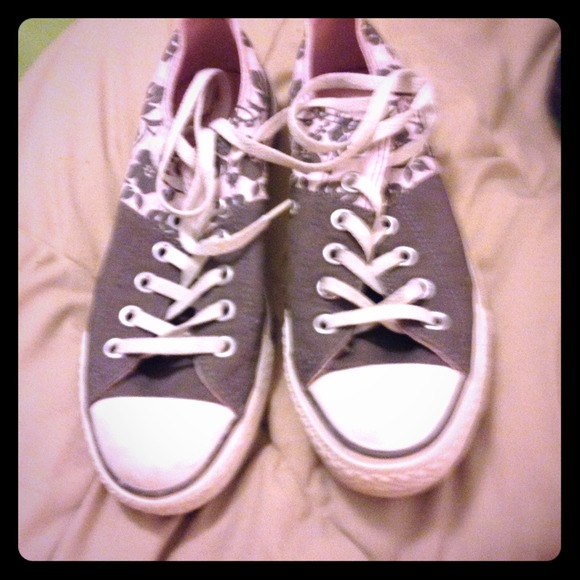 SOLD!!! Hawaiin Flower Gray and Pink Converse