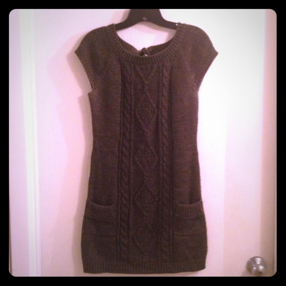 Green short sleeved sweater dress