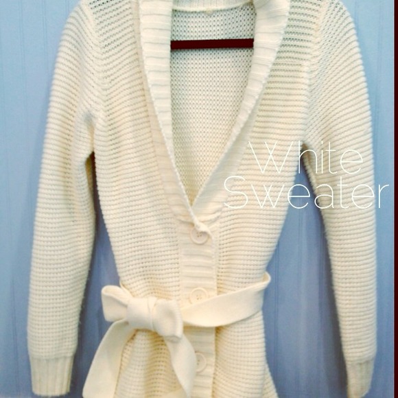 Glacier Outerwear - White Long Sleeve Sweater NWOT