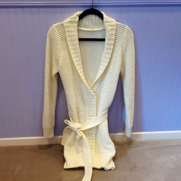 White Long Sleeve Sweater NWOT - Picture 3 of 3